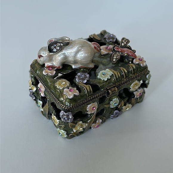 Vintage Jeweled Trinket Box with Bunny - Picture 4 of 11